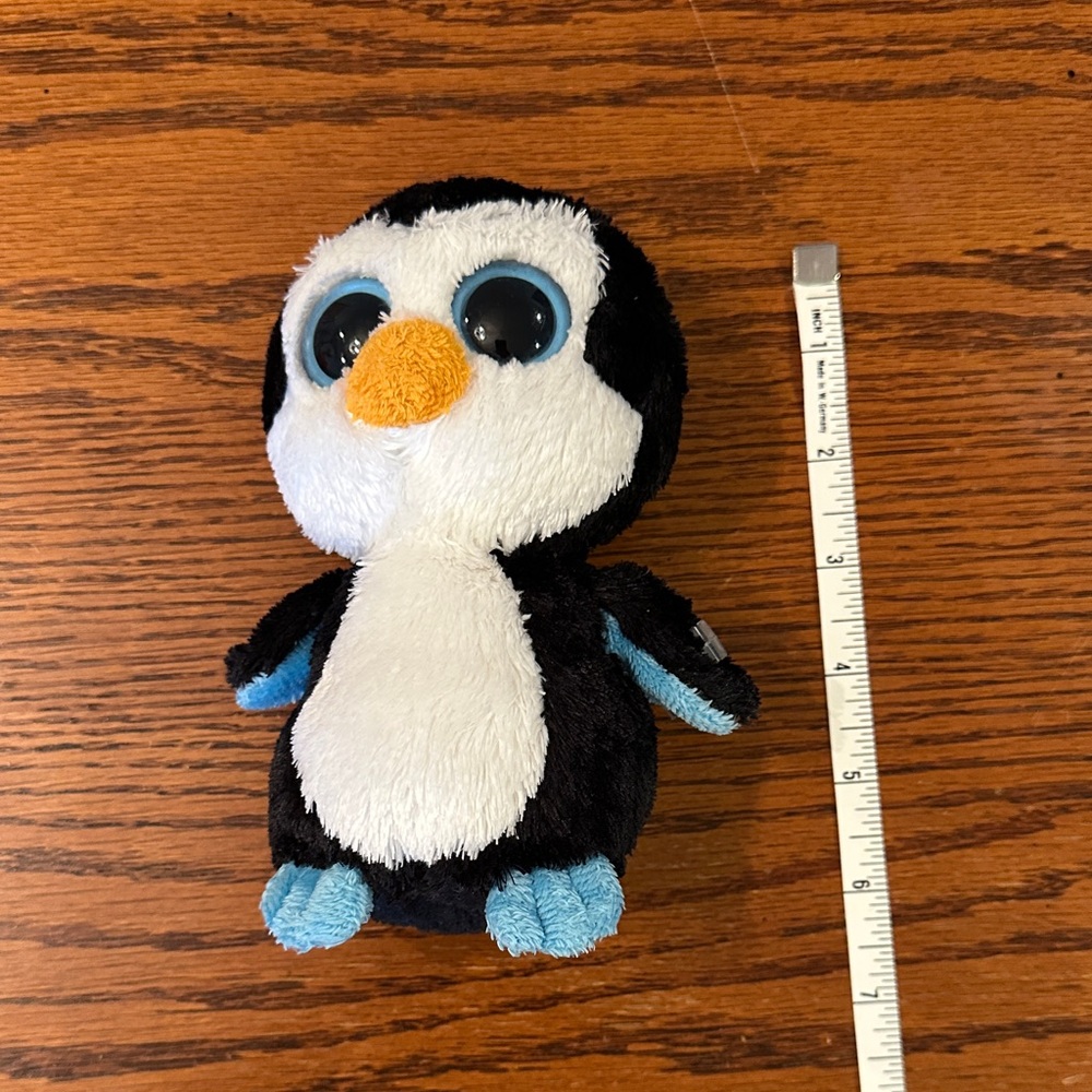 Ty Beanie Boo Plush Penguin named waddles no tag